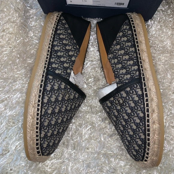 Blue gray - Picture 3 of 6